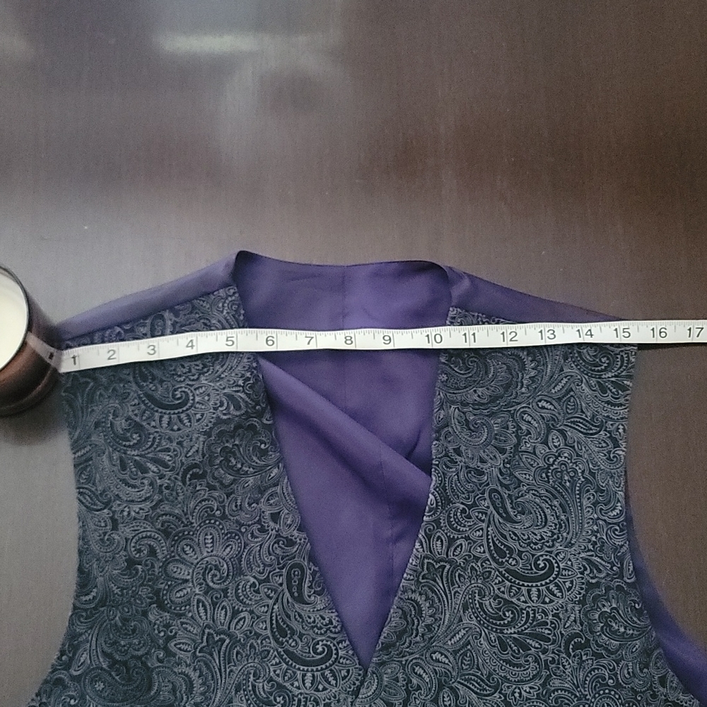Vest - Picture 7 of 9